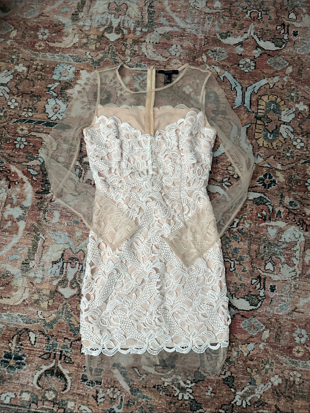 Forever 21 Mesh Lace Overlay Sheer-Sleeve Dress in Nude/White size Small